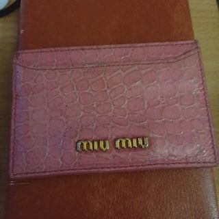 ミュウミュウ(miumiu)のmiumiu名刺入れ(名刺入れ/定期入れ)