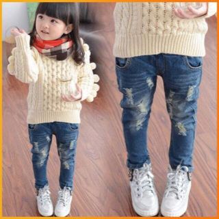 【新品】キッズパンツ　男女兼用　定番キッズジーンズ　デニムパンツ　ダメージデニム(パンツ/スパッツ)