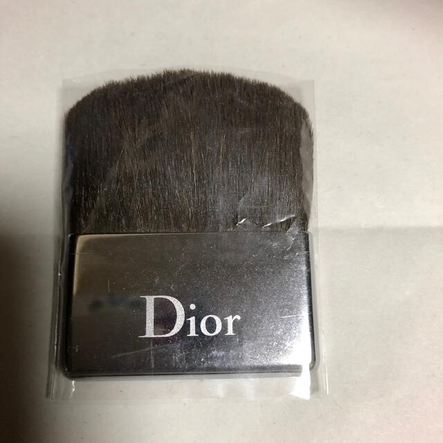 Dior(ディオール)のディオール　フェイスブラシ コスメ/美容のメイク道具/ケアグッズ(ブラシ・チップ)の商品写真