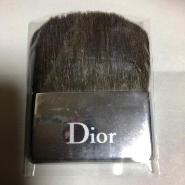 Dior(ディオール)のディオール　フェイスブラシ コスメ/美容のメイク道具/ケアグッズ(ブラシ・チップ)の商品写真