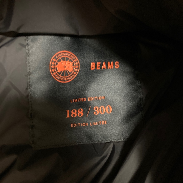 CANADA GOOSE(カナダグース)のBEAMS別注！CANADA GOOSE Borden Bomber カーキ　M メンズのジャケット/アウター(ダウンジャケット)の商品写真