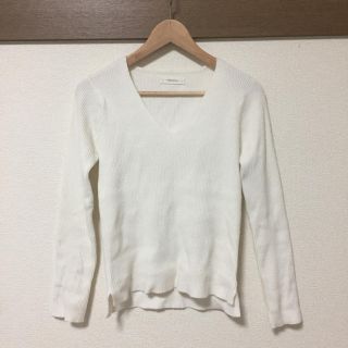 トゥデイフル(TODAYFUL)のSoft V Neck Knit   WHT(ニット/セーター)