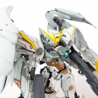 ウイングガンダム EW スノーホワイト　RG 1/144 塗装完成品　ガンプラ