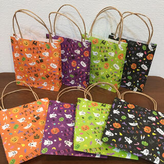 ハンドメイドミニ紙袋 大きめサイズ 折り紙 ハロウィン 8枚の通販 By Hajichan S Shop ラクマ