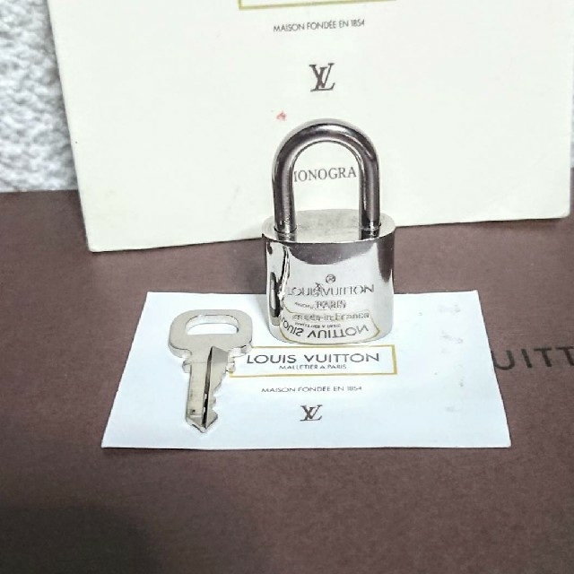 ルイヴィトン シルバー カデナパドロック 南京錠、鍵付き! - ネックレス