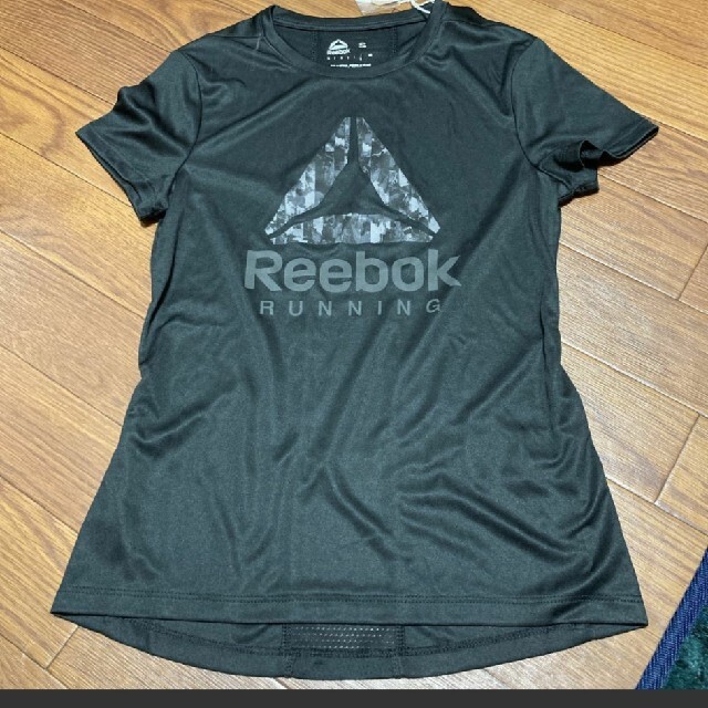 Reebok(リーボック)のリーボック速乾性シャツ　新品 スポーツ/アウトドアのトレーニング/エクササイズ(ウォーキング)の商品写真