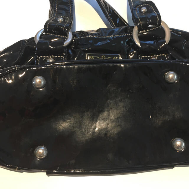 ANNA SUI(アナスイ)のアナスイ　ショルダーバッグ　エナメル　ブラック レディースのバッグ(ショルダーバッグ)の商品写真