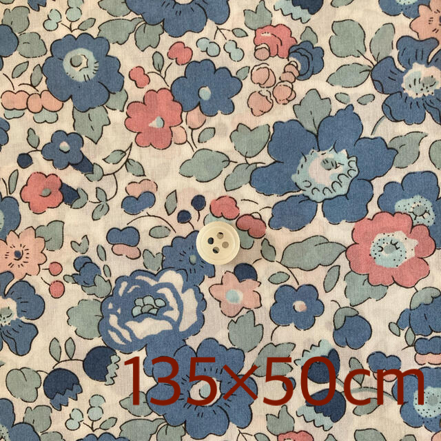 輸入リバティ　ベッツィ　ブルー系　タナローン　50cm ハンドメイドの素材/材料(生地/糸)の商品写真