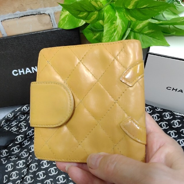 CHANEL(シャネル)のシャネルココマーク二折財布ベージュ正規品 レディースのファッション小物(財布)の商品写真