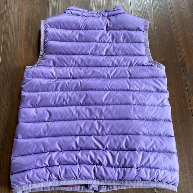 patagonia(パタゴニア)のパタゴニア　ダウンベスト　4T キッズ/ベビー/マタニティのキッズ服女の子用(90cm~)(ジャケット/上着)の商品写真