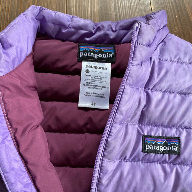 patagonia(パタゴニア)のパタゴニア　ダウンベスト　4T キッズ/ベビー/マタニティのキッズ服女の子用(90cm~)(ジャケット/上着)の商品写真