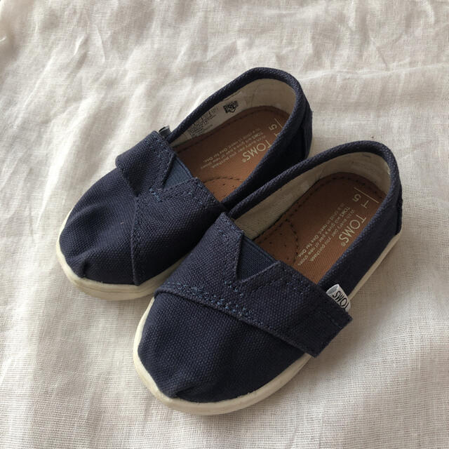 TOMS(トムズ)のTOMSトムススリッポン12.0 キッズ/ベビー/マタニティのベビー靴/シューズ(~14cm)(スニーカー)の商品写真