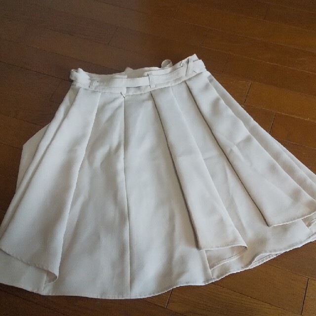 Swingle(スウィングル)のSwingleベージュスカート Mサイズ レディースのスカート(ひざ丈スカート)の商品写真