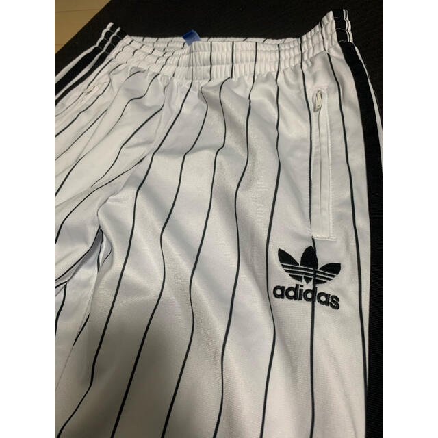 adidas(アディダス)のadidas ジャージパンツ　アディダス　ホワイト　ストライプ黒白　試着のみ美品 レディースのパンツ(その他)の商品写真