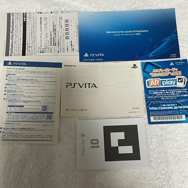 PlayStation Vita(プレイステーションヴィータ)のPS VITA  PCH-2000 ピンク/ブラック エンタメ/ホビーのゲームソフト/ゲーム機本体(携帯用ゲーム機本体)の商品写真