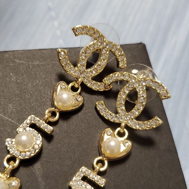 CHANEL(シャネル)のゆらゆらピアス レディースのアクセサリー(ピアス)の商品写真