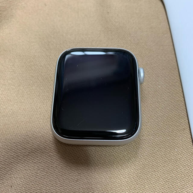 Apple Watch(アップルウォッチ)のアップルウォッチse 44mm ホワイトスポーツバンド メンズの時計(腕時計(デジタル))の商品写真