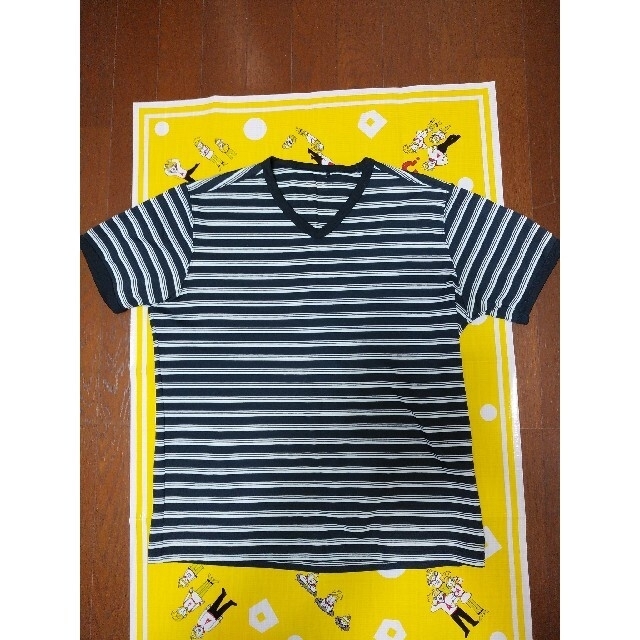 UNIQLO(ユニクロ)の🌟ユニクロV字ボーダーブルーシャツ メンズのトップス(Tシャツ/カットソー(半袖/袖なし))の商品写真