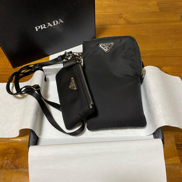 PRADA スマホホルダー