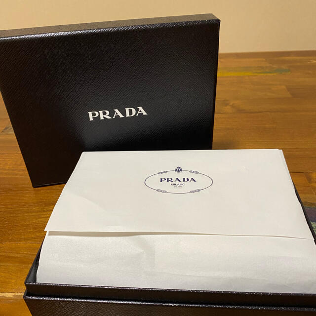 PRADA(プラダ)のPRADA スマホホルダー スマホ/家電/カメラのスマホアクセサリー(その他)の商品写真