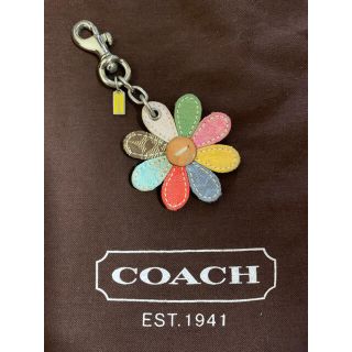 コーチ(COACH)のcoachバッグチャーム　キーホルダー　フラワー(バッグチャーム)