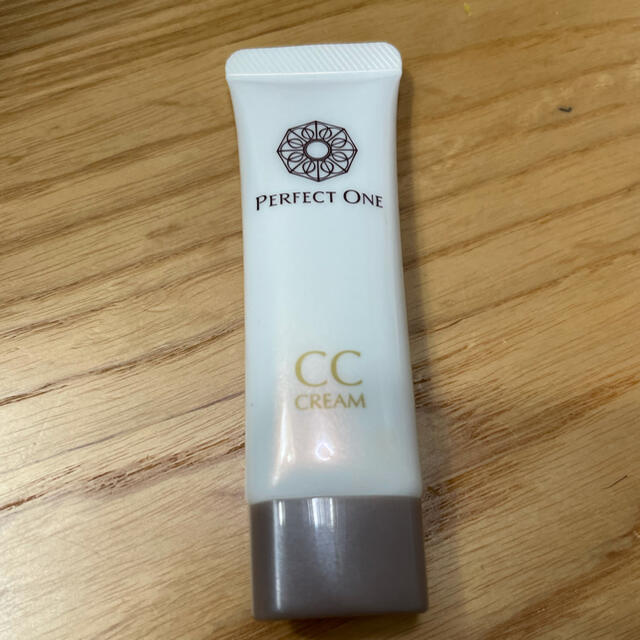 PERFECT ONE(パーフェクトワン)のパーフェクトワン　CCクリームPERFECT ONE ファンデーション コスメ/美容のベースメイク/化粧品(CCクリーム)の商品写真