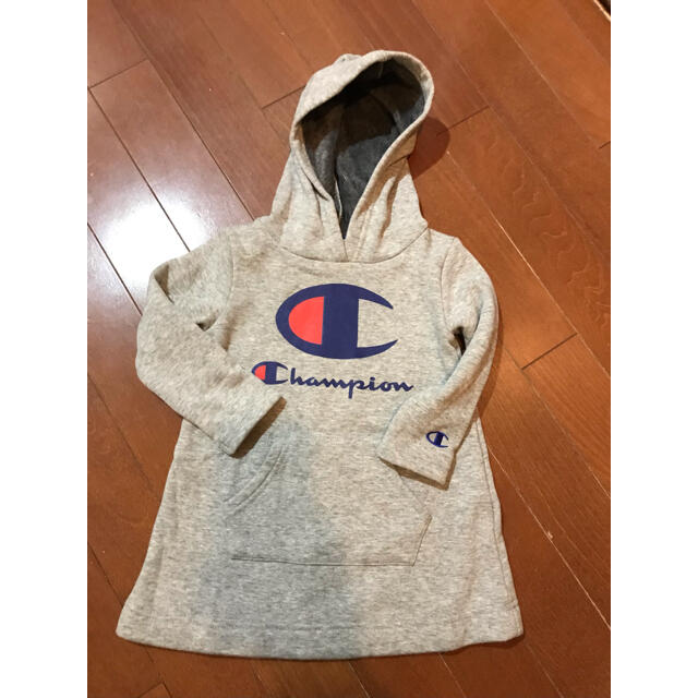 Champion(チャンピオン)のChampionフード付きワンピース キッズ/ベビー/マタニティのキッズ服女の子用(90cm~)(ワンピース)の商品写真