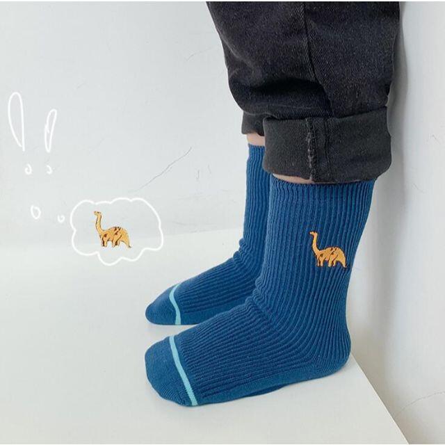 こどもビームス(コドモビームス)のdinosaur socks 3set キッズ/ベビー/マタニティのこども用ファッション小物(靴下/タイツ)の商品写真