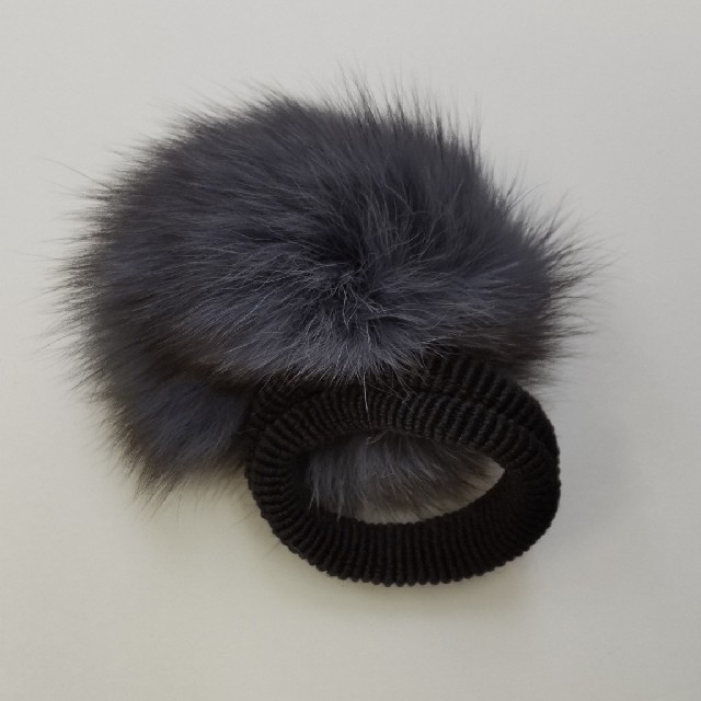 アイスグレーベレー帽&ファー付きヘアゴム レディースの帽子(ハンチング/ベレー帽)の商品写真