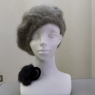 アイスグレーベレー帽&ファー付きヘアゴム(ハンチング/ベレー帽)