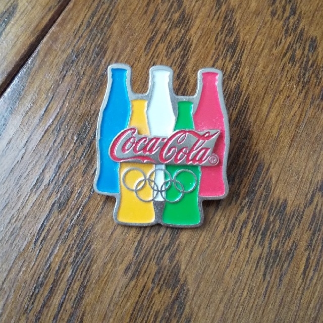 コカ・コーラ(コカコーラ)のコカ・コーラ　ピンバッジ　オリンピック　レトロ　Coca-Cola　五輪　ピンバ エンタメ/ホビーのコレクション(ノベルティグッズ)の商品写真