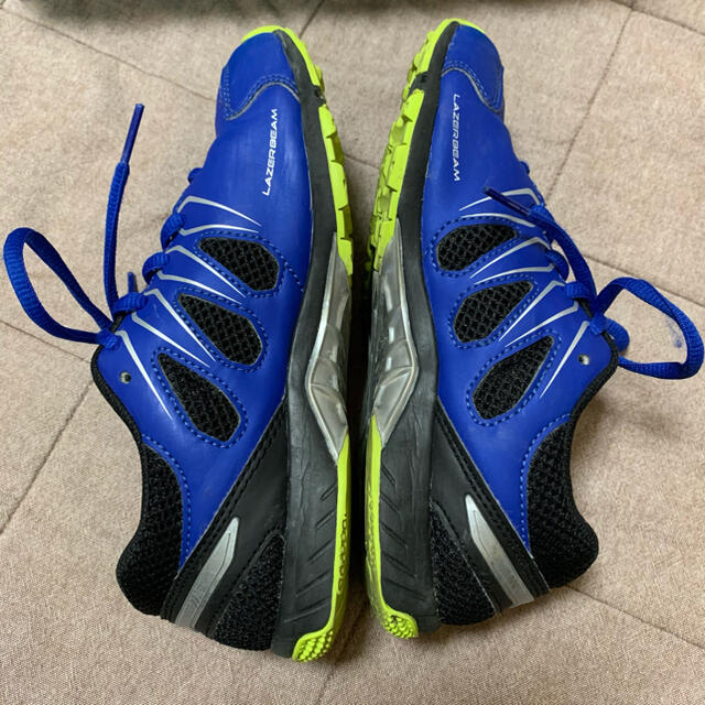 asics(アシックス)のＡＳＩＣＳ　ＬＡＺＥＲＢＥＡＭ キッズ/ベビー/マタニティのキッズ靴/シューズ(15cm~)(スニーカー)の商品写真