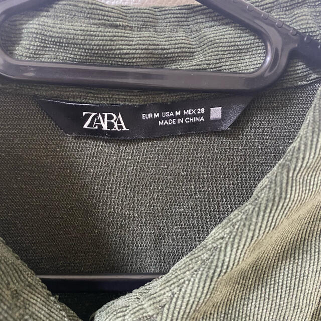 ZARA(ザラ)のZARA 緑　長袖シャツ メンズのトップス(シャツ)の商品写真