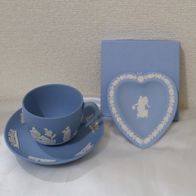 WEDGWOOD(ウェッジウッド)の★美品★ウエッジウッドカップ&ソーサー&ハートプレート エンタメ/ホビーの美術品/アンティーク(陶芸)の商品写真