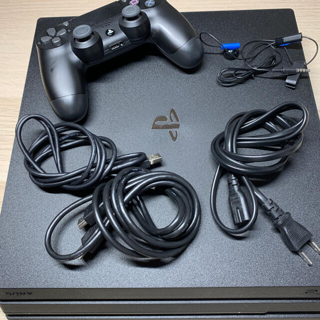 PlayStation4(プレイステーション4)のSONY PlayStation4 Pro 本体 CUH-7200CB01 エンタメ/ホビーのゲームソフト/ゲーム機本体(家庭用ゲーム機本体)の商品写真