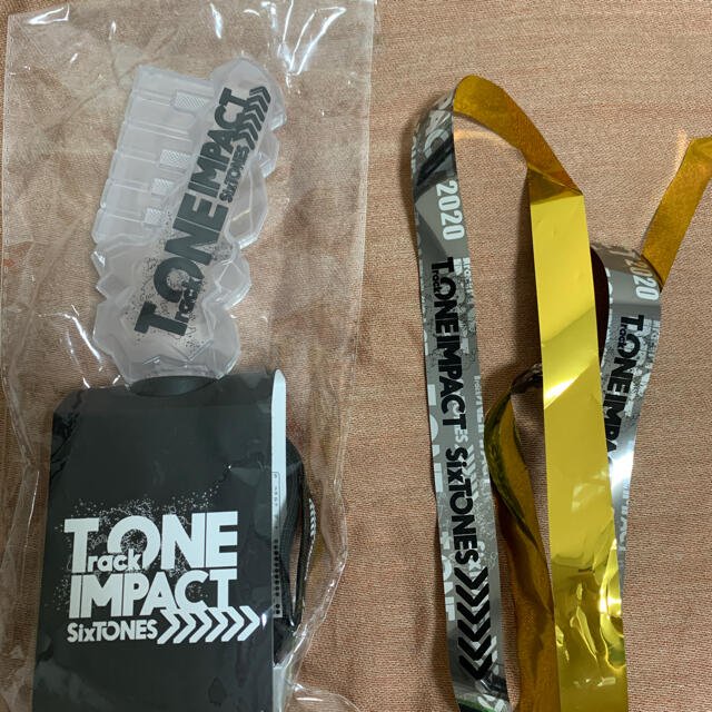 安い SixTONES ペンライト 5種セット + 銀テープネックストラップ付き
