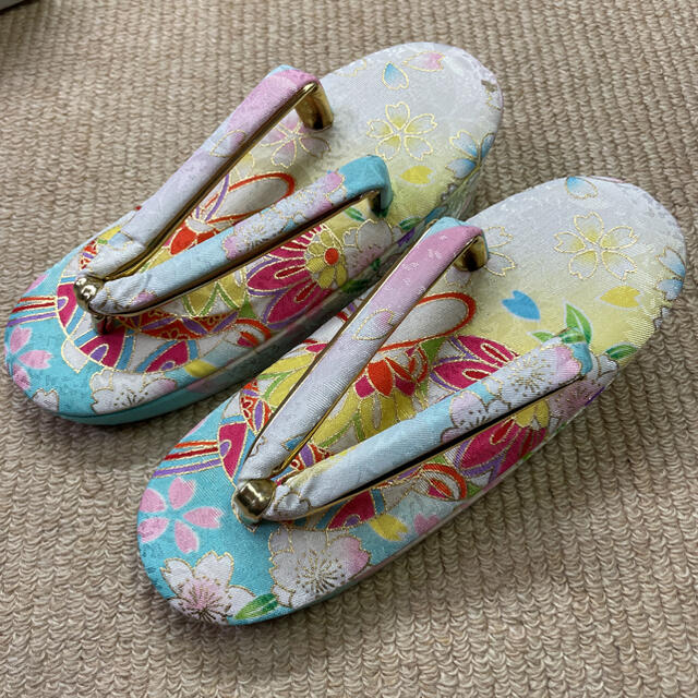 特価品 新品 七五三 三歳お祝着 古典柄 被布 着物 襦袢 草履 髪飾り