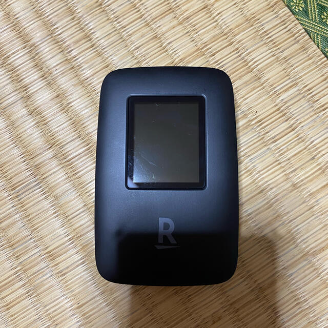 Rakuten(ラクテン)のRakuten WiFi pocket ブラック スマホ/家電/カメラのスマートフォン/携帯電話(その他)の商品写真