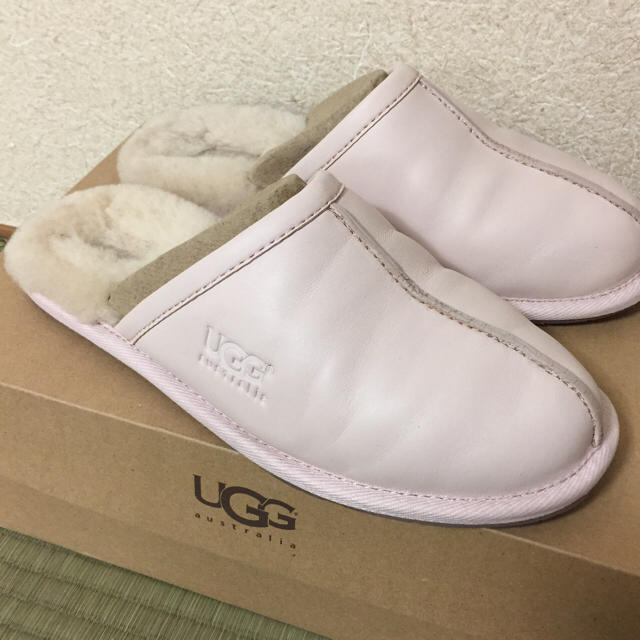 UGG(アグ)のUGG 新品未使用 ルームシューズ インテリア/住まい/日用品のインテリア小物(スリッパ/ルームシューズ)の商品写真