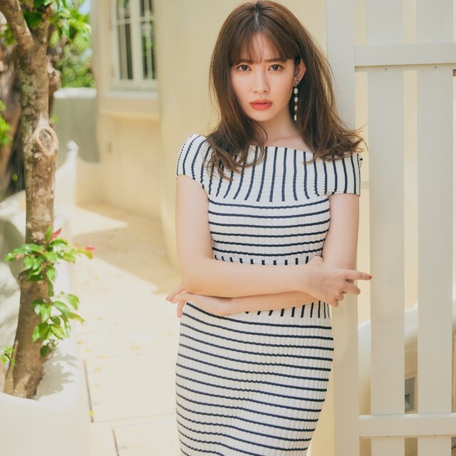 ロングワンピース/マキシワンピースHerlipto Stripe Ribbed-Knit Midi Dress