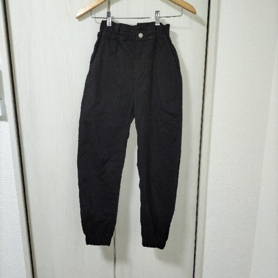 ZARA(ザラ)のZARA　黒パンツ　EUR32　USA00　MEX22 レディースのパンツ(カジュアルパンツ)の商品写真