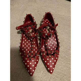 ヴァレンティノ(VALENTINO)のVALENTINO dot studs shoes.(バレエシューズ)