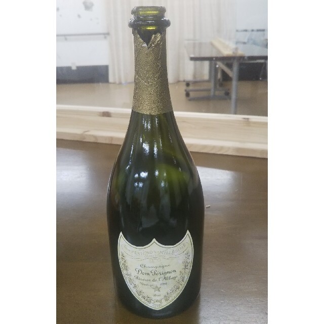 Dom Pérignon(ドンペリニヨン)のドン・ペリニヨン１９９８ 空き瓶、木箱、冊子 食品/飲料/酒の酒(シャンパン/スパークリングワイン)の商品写真