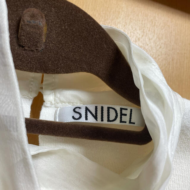 SNIDEL(スナイデル)のsnidel ボウタイニットプルオーバー 完売品 レディースのトップス(ニット/セーター)の商品写真