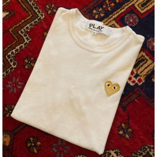 コムデギャルソン(COMME des GARCONS)のCOMME des GARCONS Play ハート　ゴールド　M(Tシャツ/カットソー(半袖/袖なし))