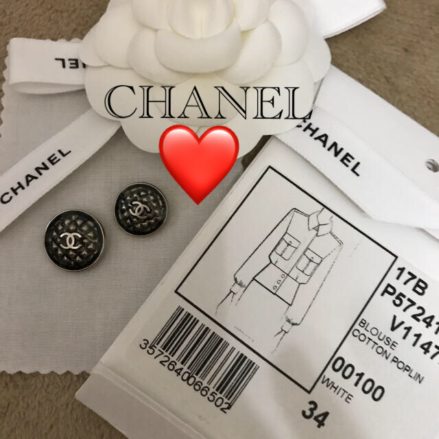 CHANEL(シャネル)のCHANEL❤️可愛い❤️ココマークボタン2個&補修布 レディースのバッグ(ショップ袋)の商品写真