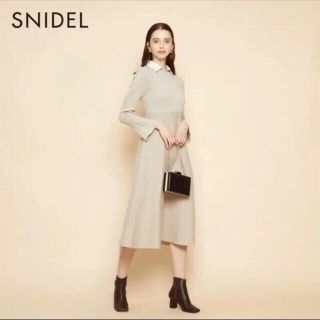 スナイデル(SNIDEL)のsnidel ホワイトカラーワンピース　スナイデル (ひざ丈ワンピース)