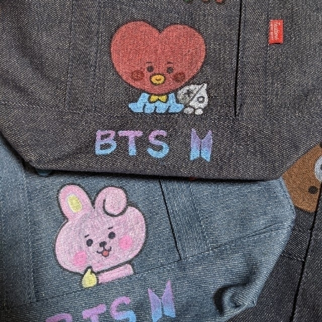 防弾少年団(BTS)(ボウダンショウネンダン)の♥lite_bule様専用💜BTS BT21 ペイントバッグ ③💜テテ グク レディースのバッグ(ハンドバッグ)の商品写真