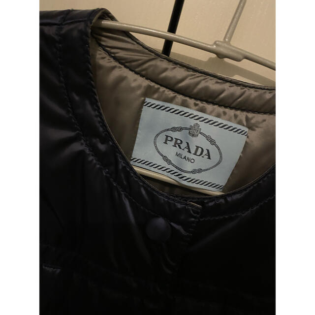 PRADA(プラダ)のプラダ　新品未使用　ノーカラーダウン　PRADA レディースのジャケット/アウター(ダウンジャケット)の商品写真