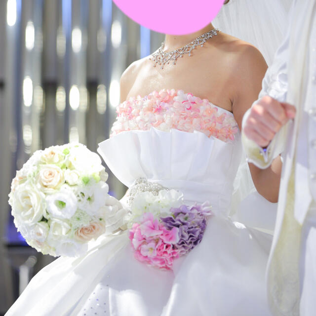 プリンセスラインお花のウェディングドレス、白の通販 by チョコ｜ラクマ